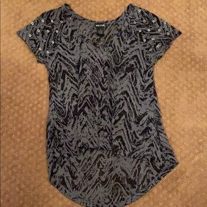 Gray and black tiger stripped top.